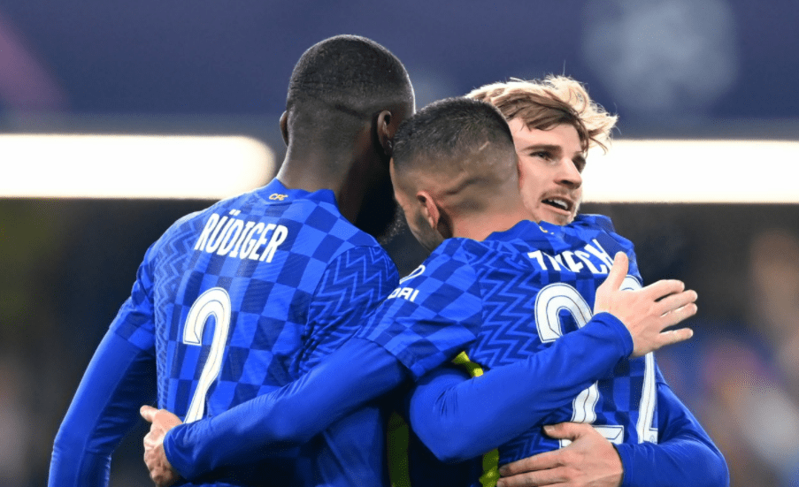 开云体育登录-100T力克EG，Bin团战一打五激烈交锋小组赛，技惊四座